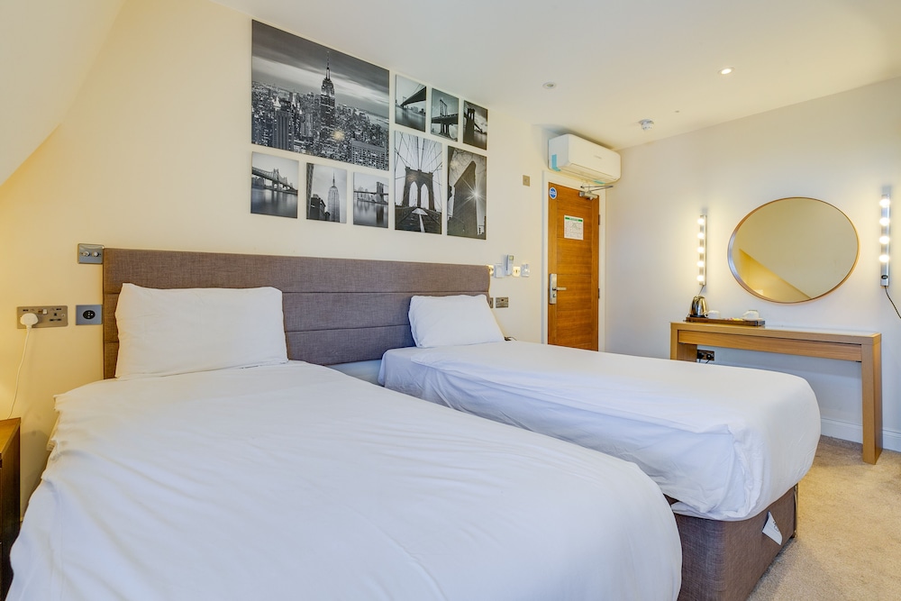 DELUXE, TWIN BEDS