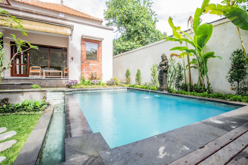 Sari Bamboo Villas 56/63