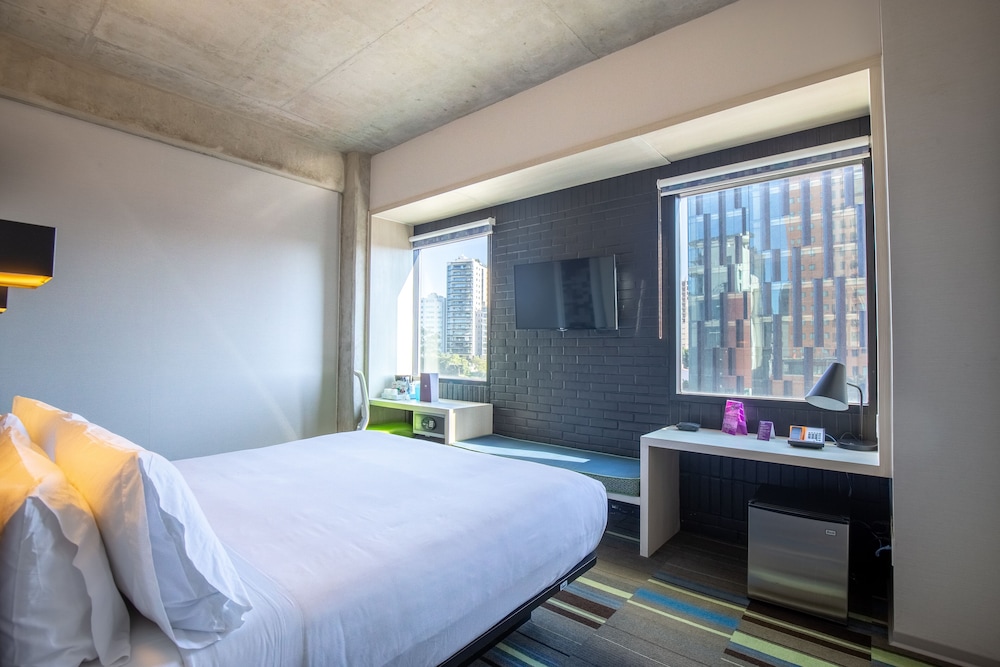 Aloft, King Bed