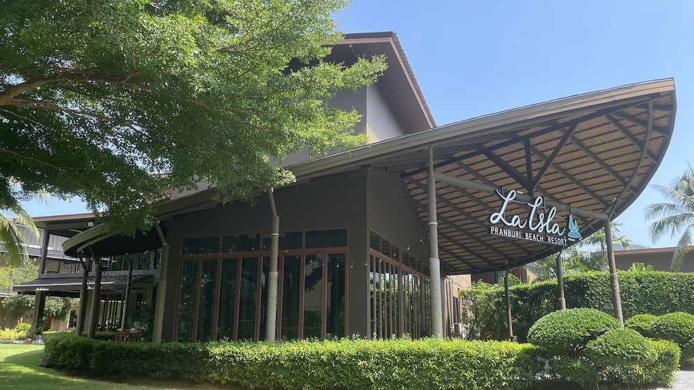 La Isla Pranburi Beach Resort 3/50