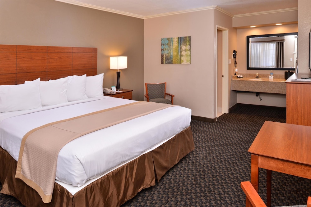 Best Western Oxnard Inn 20/48