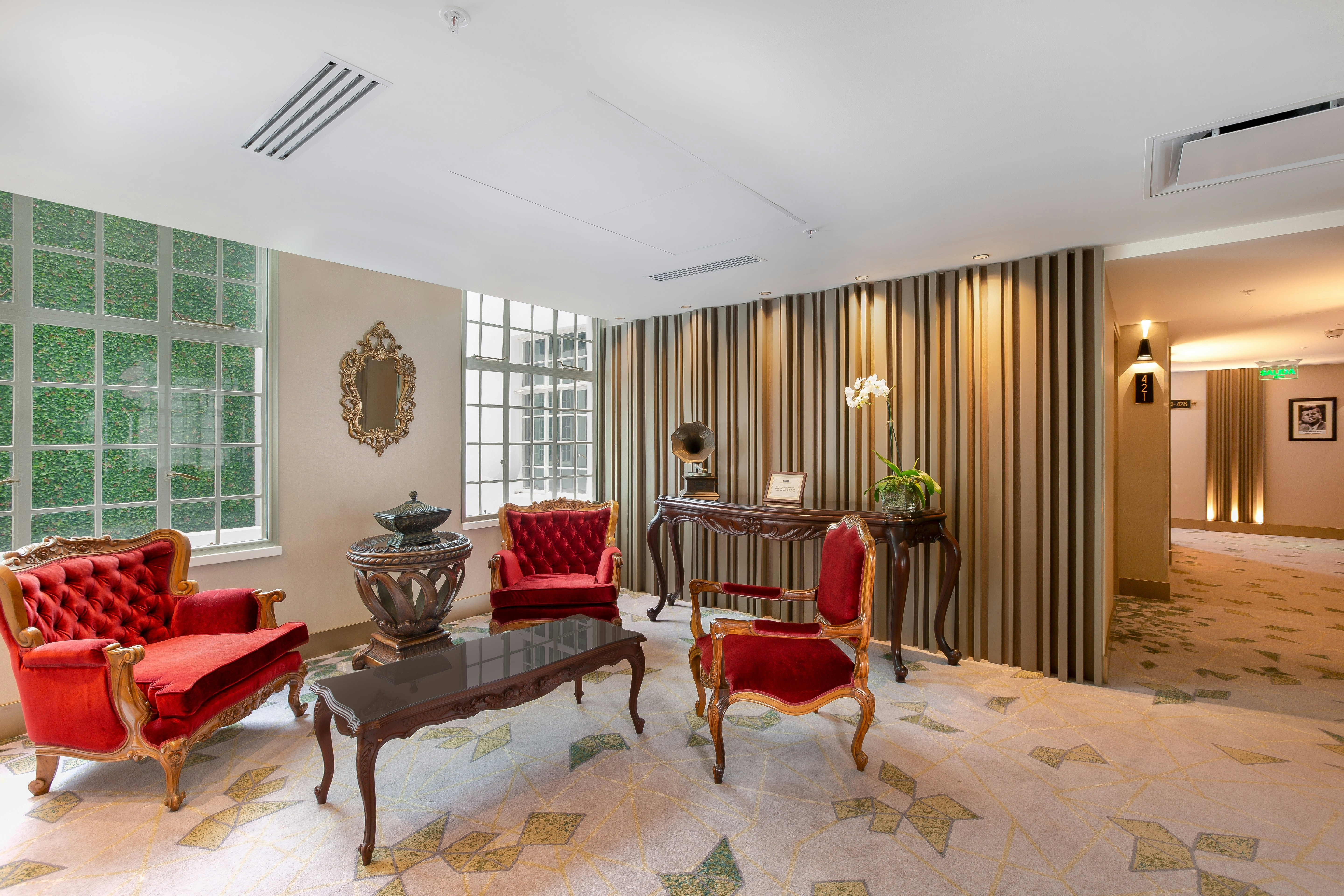 Gran Hotel Costa Rica Curio Collection by Hilton 28/48