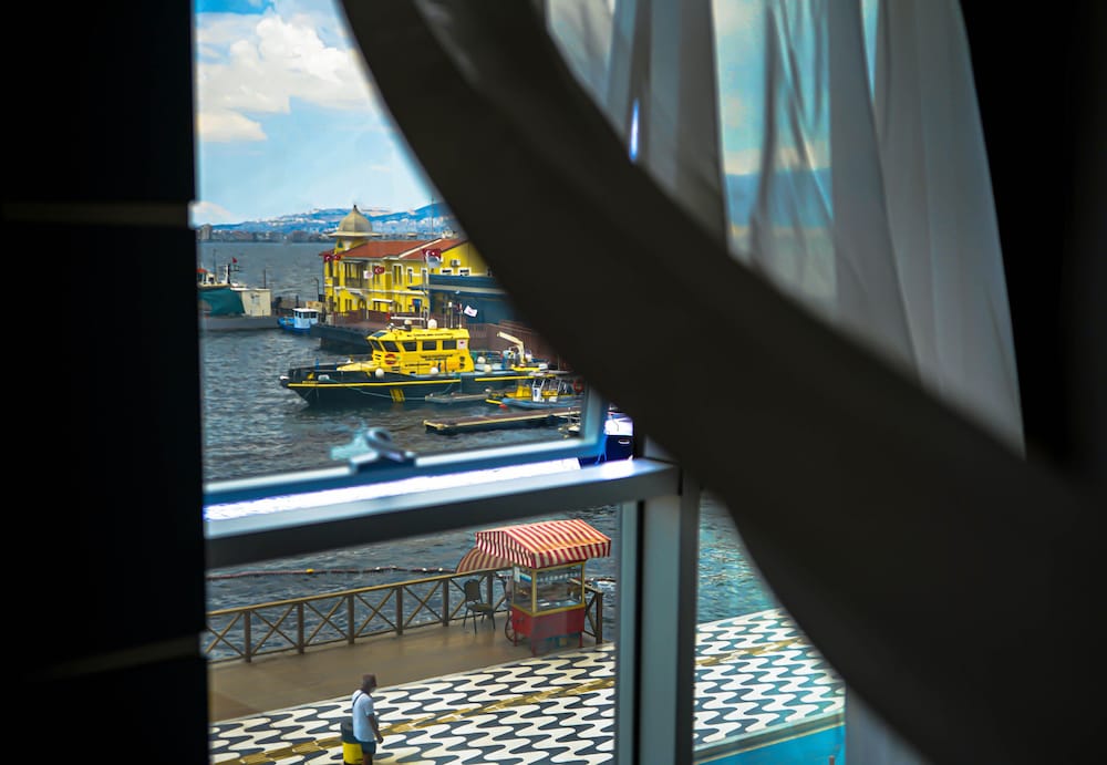 PASAPORT PIER HOTEL 64/79