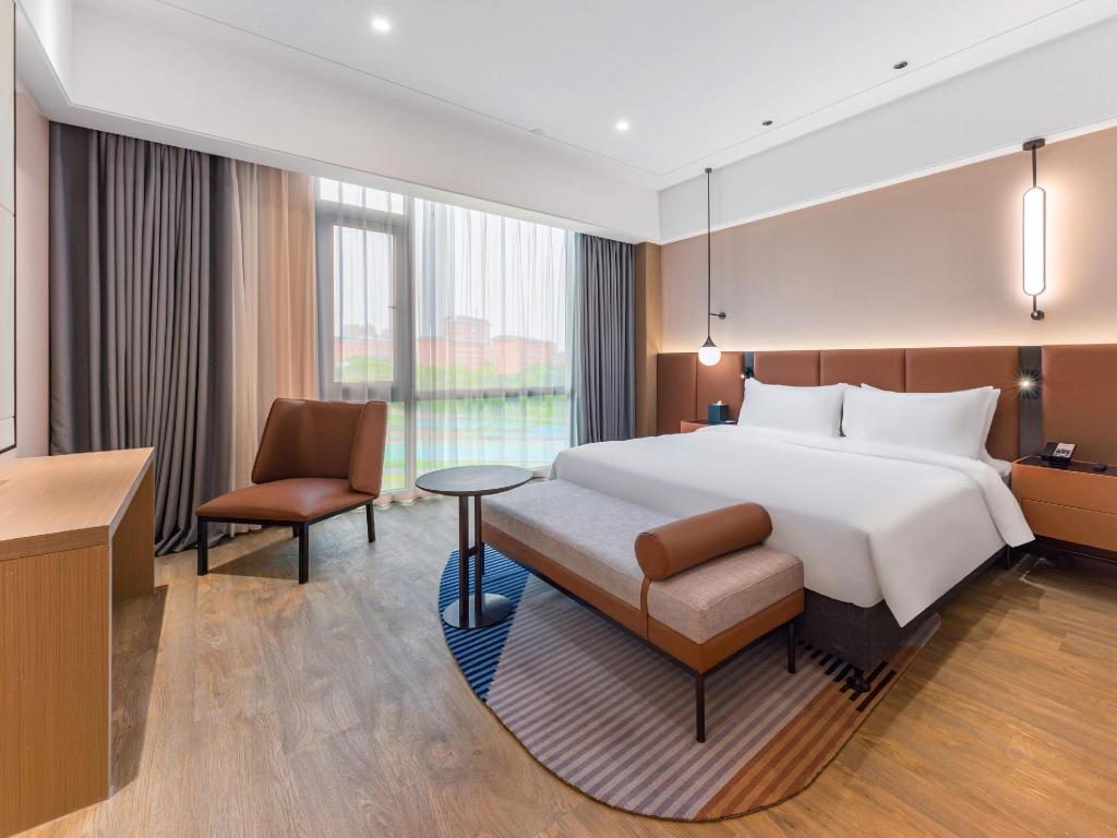 SUPERIOR, DELUXE, SUITE, KING BED