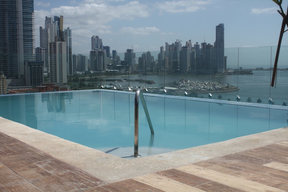 Innfiniti Hotel Suites 24/42