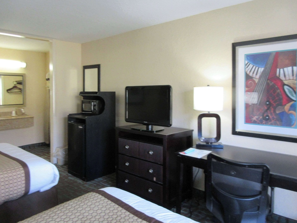 OYO Hotel Harriman near I-40 37/48