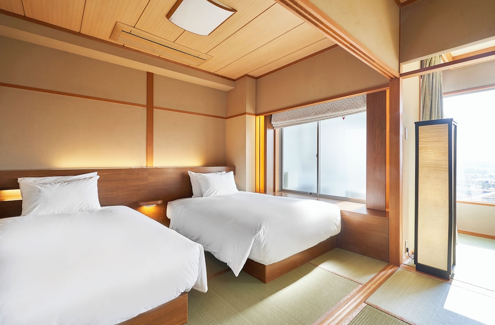 JAPANESE, TWIN BEDS