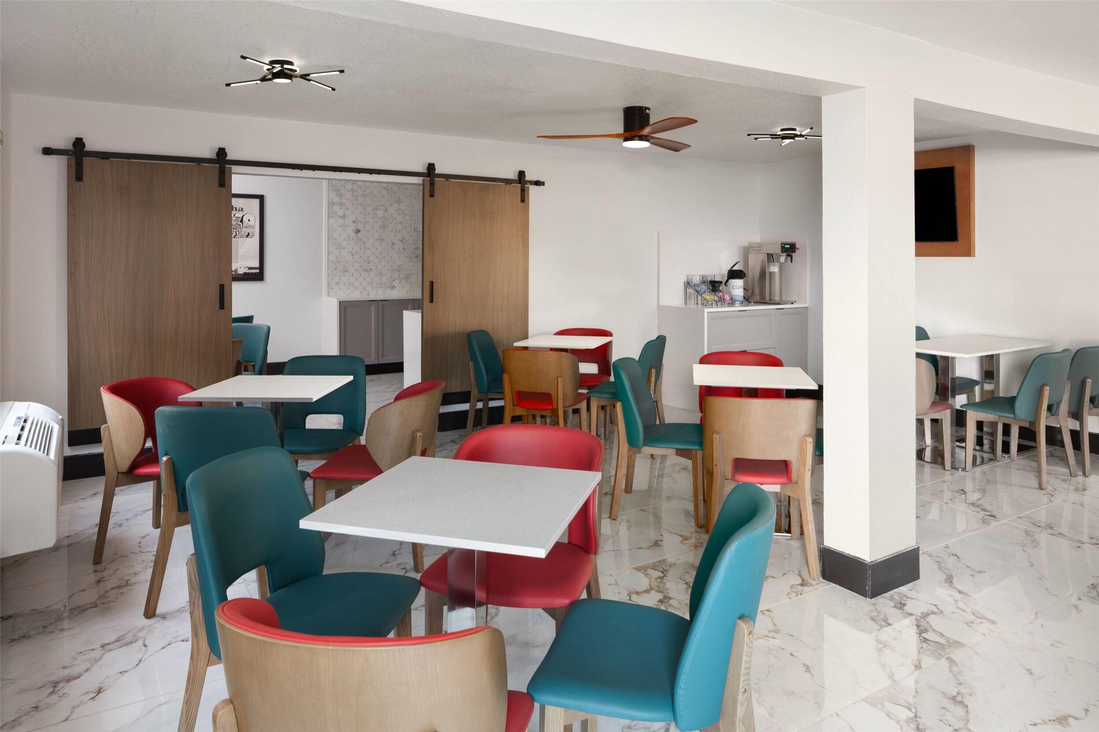 Days Inn by Wyndham Omaha/West Dodge 20/24