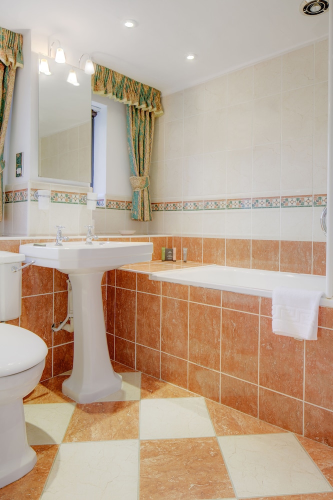 NAILCOTE HALL HOTEL AND GOLF CLUB 6/80