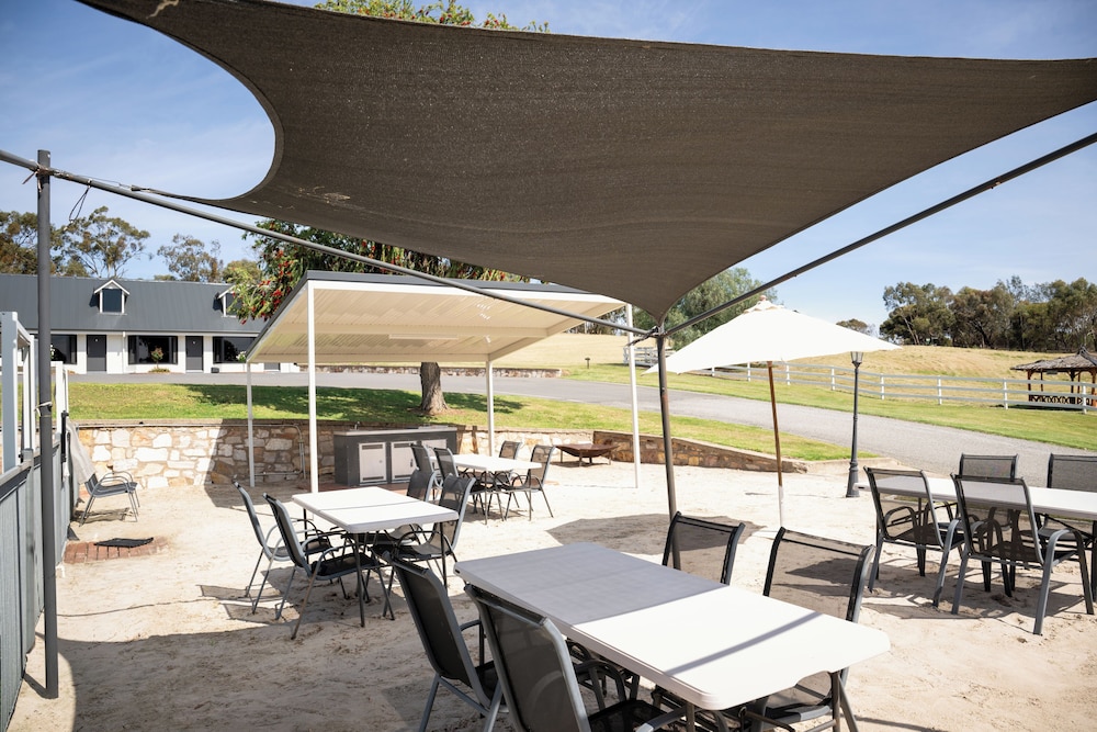 CLARE VALLEY MOTEL 45/62