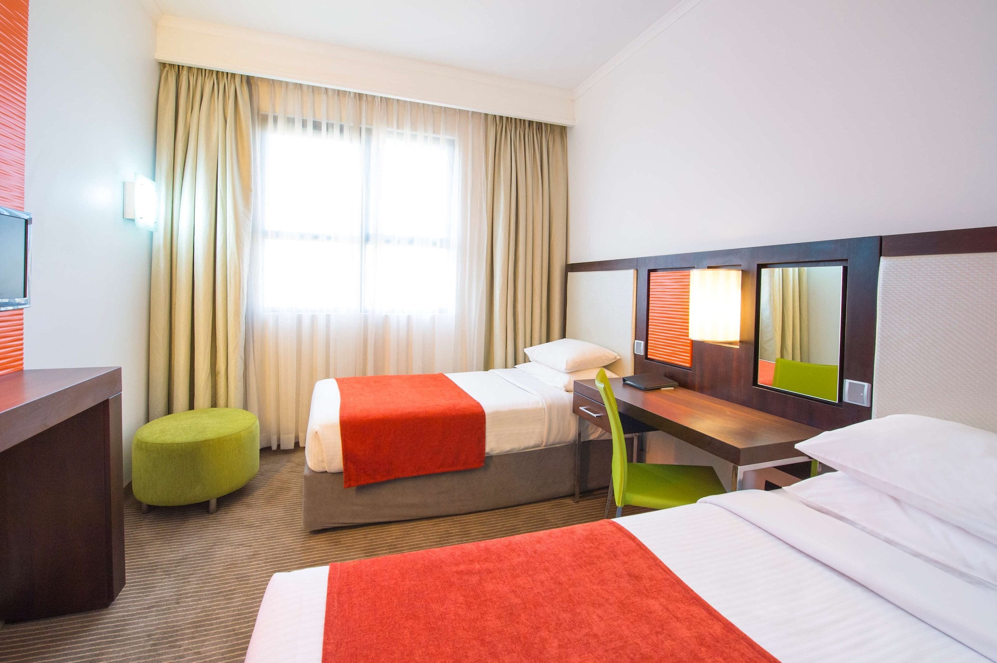 ROOM, TWIN BEDS