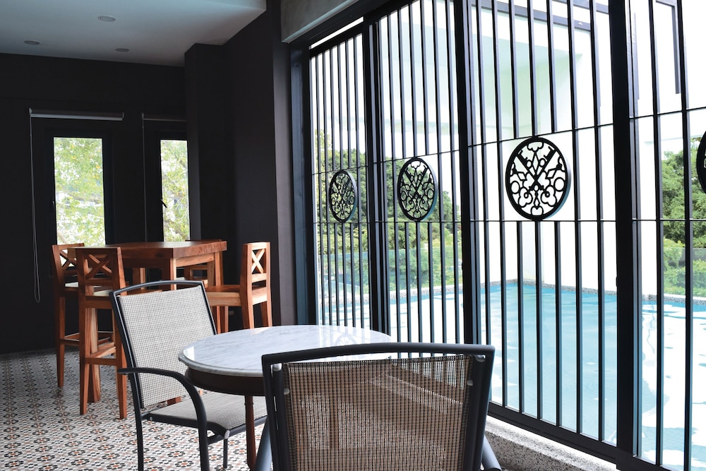 Treasures Hotel & Suites 53/64