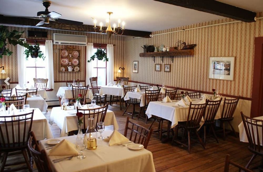 Echo Lake Inn 60/71