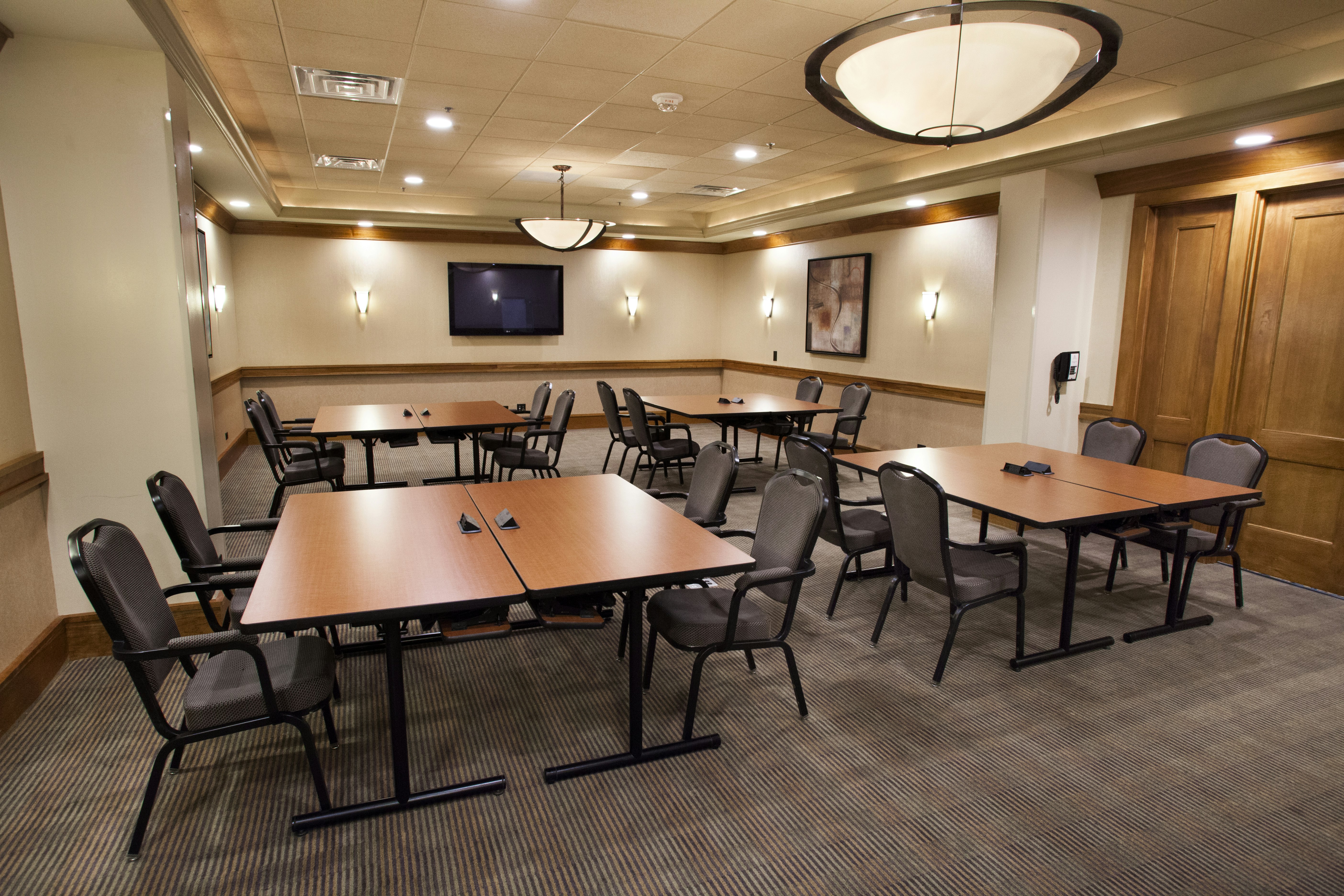 Hilton Chicago/Oak Brook Suites 24/56