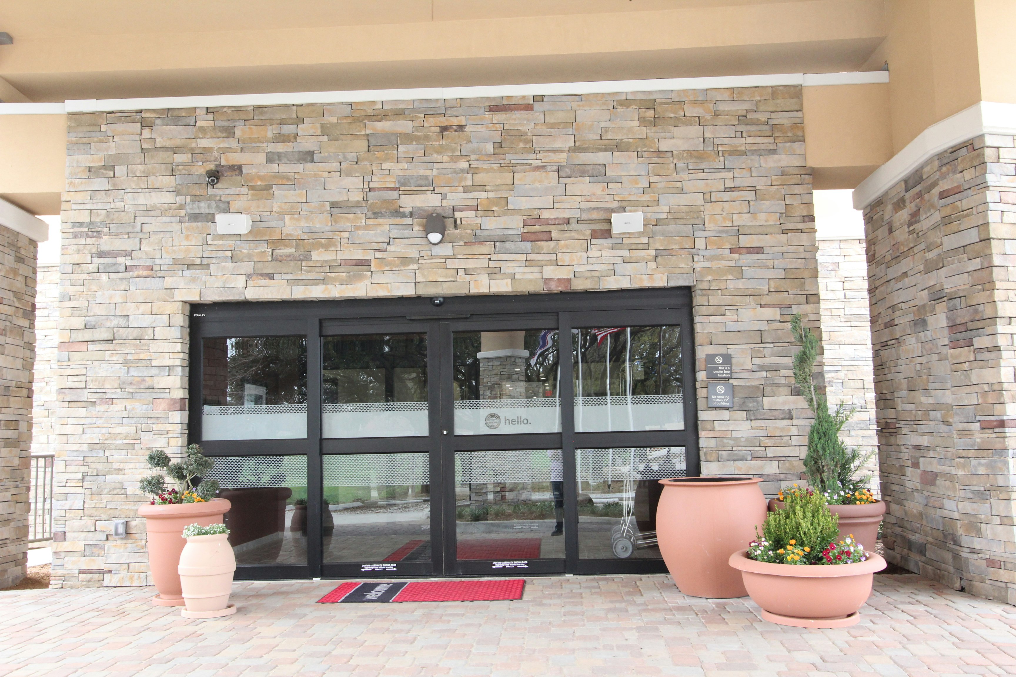 Hampton Inn Suites Dallas Market Center 5/75