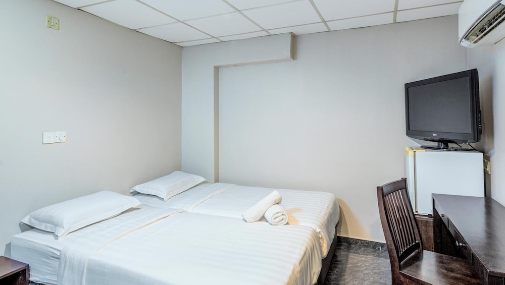 Deluxe, Twin Beds, No Window