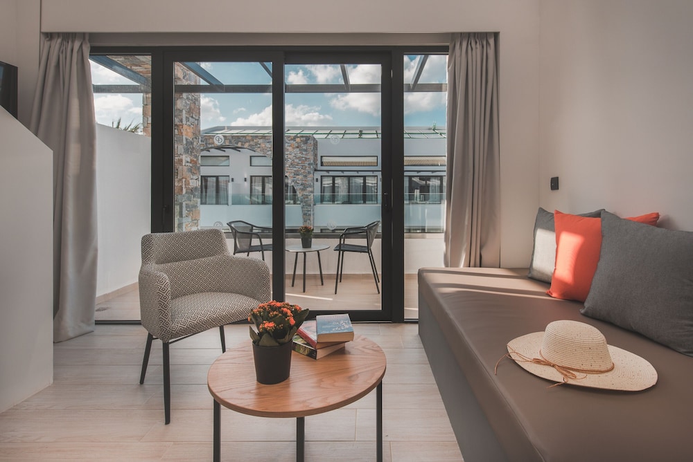 Cavo Suites - Adults Only 26/33