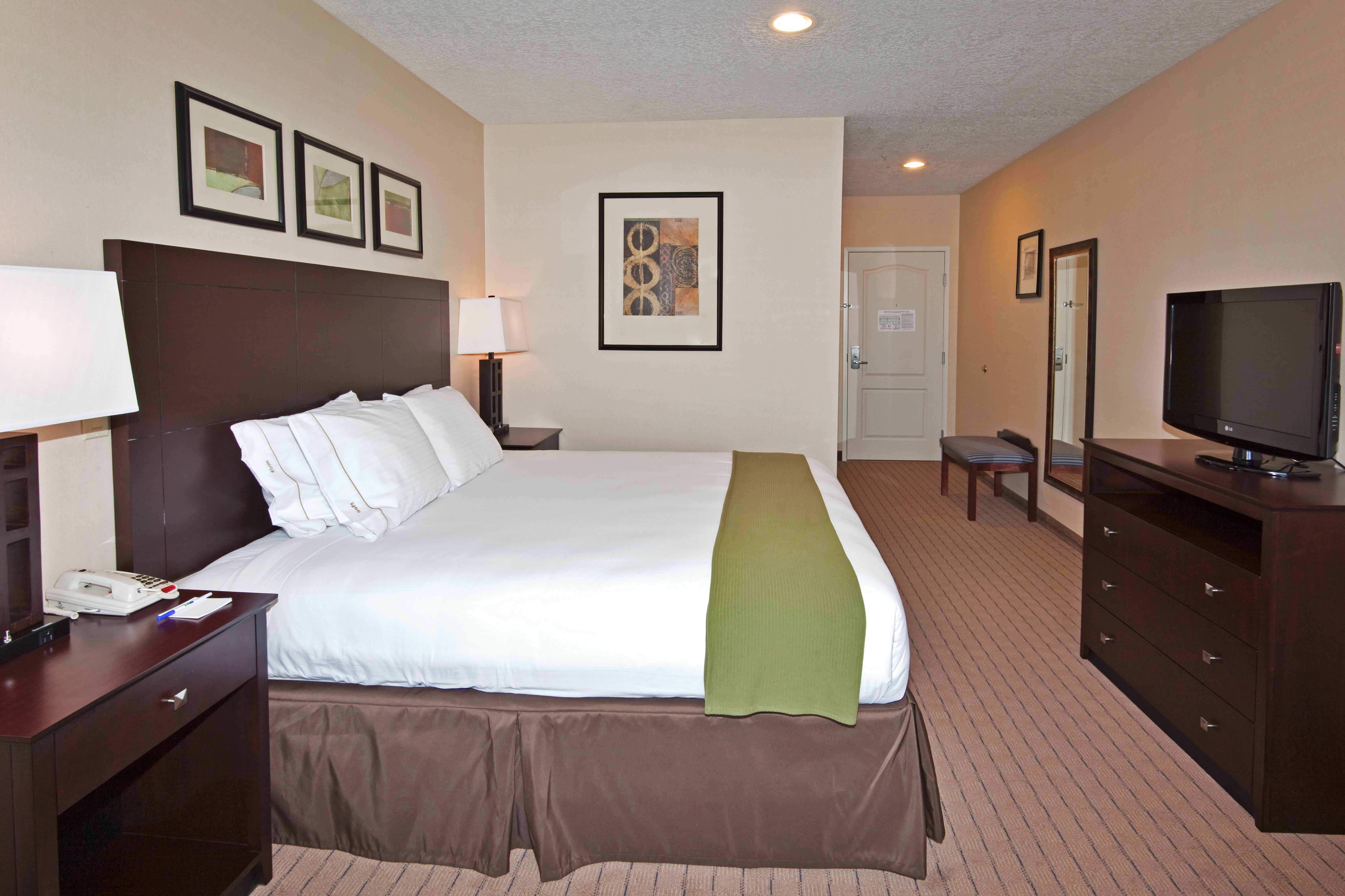 Holiday Inn Express Hotel Suites Grants Milan 11/33