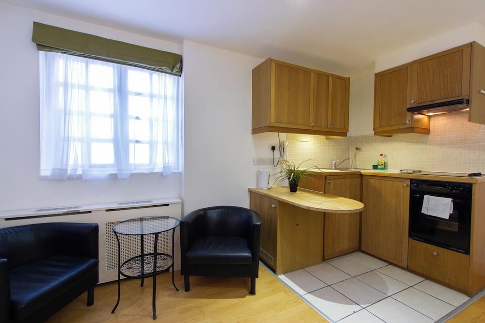 Studios 2 Let North Gower 52/75