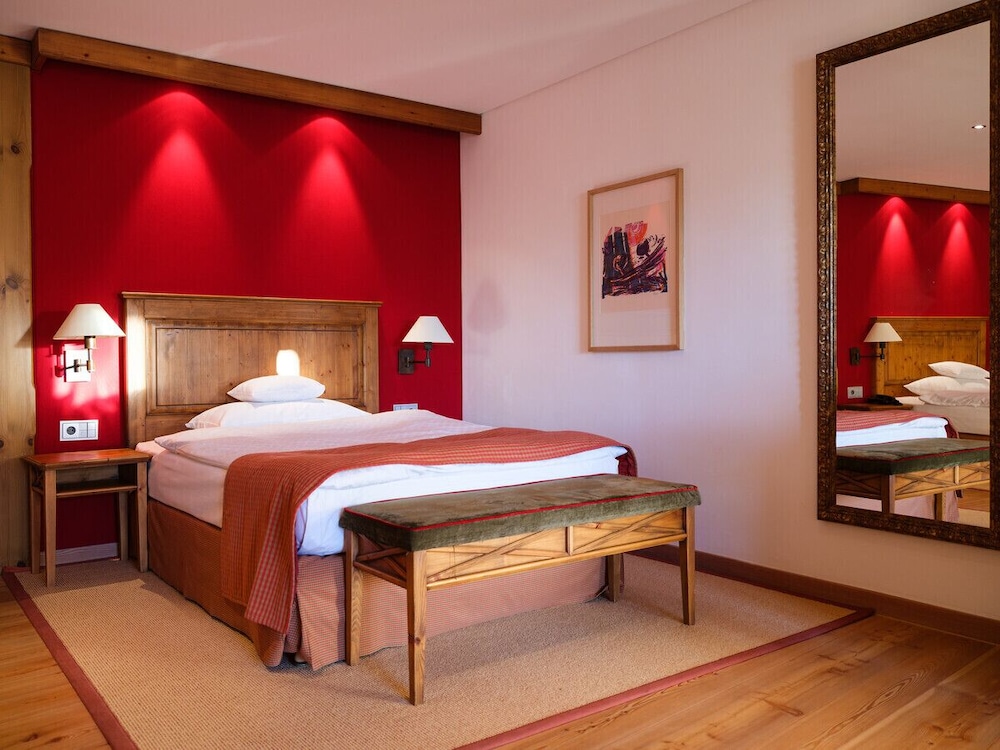 2 Bedrooms, Deluxe, 1 Single and 2 Queen Beds, Mountain View, Balcony