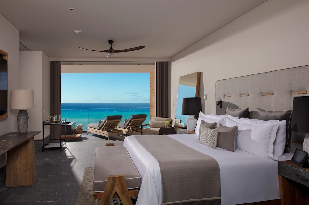 Preferred Club, Master, Suite, King Bed, Ocean Front