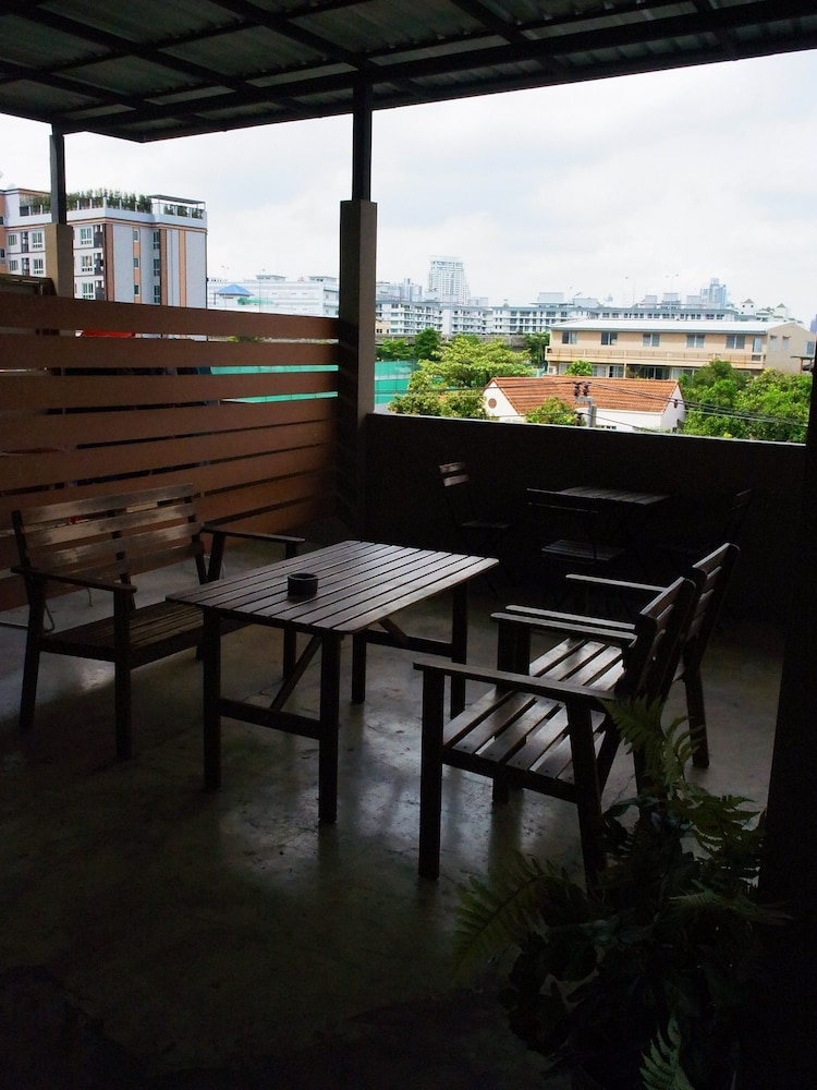 VX The Fifty Hostel 52/55