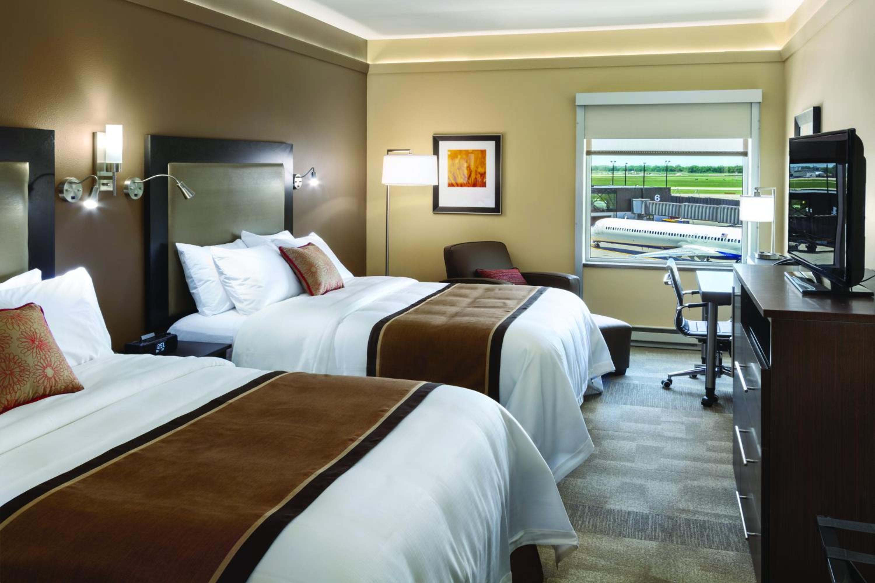 Guest Room, Queen Bed