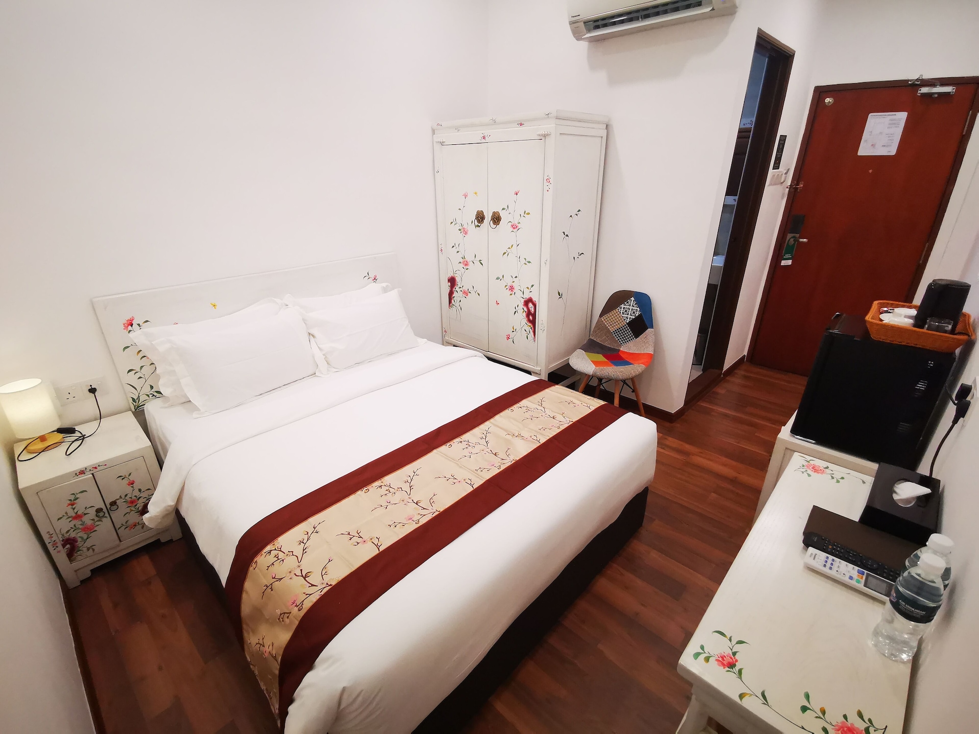 Standard, Queen Bed, No Window، Mclane Boutique Hotel 2/7