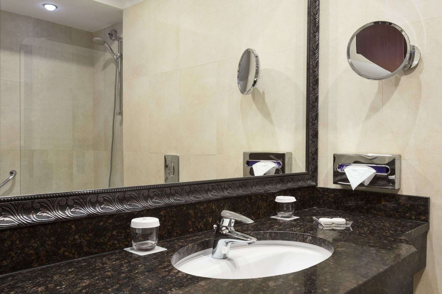 Ramada Hotel & Suites by Wyndham Bucharest North 15/15