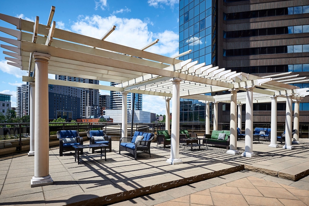 Sheraton Hamilton Hotel 36/42
