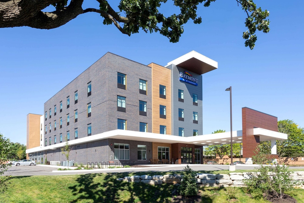 Baymont Inn and Suites by Wyndham Madison 6/64