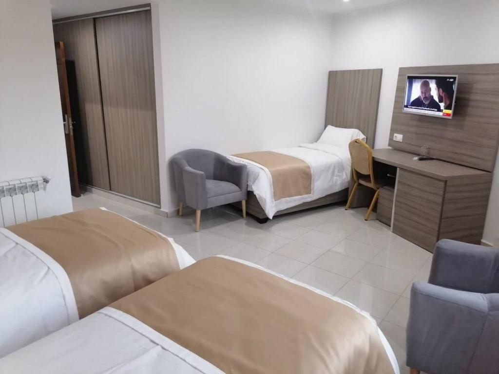 Hotel du Lac 6/13