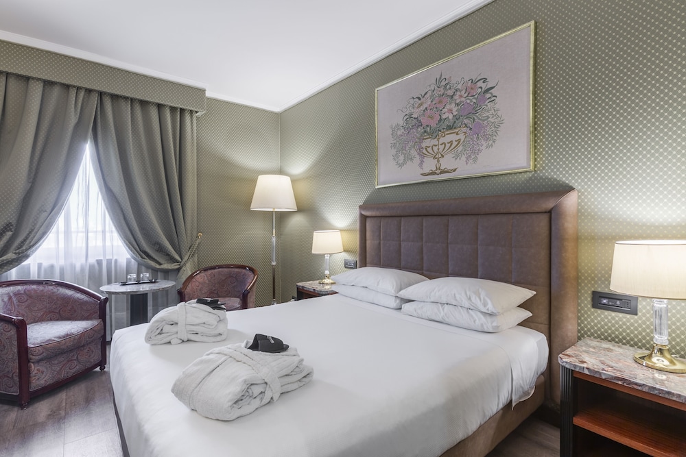 DELUXE, DOUBLE BED