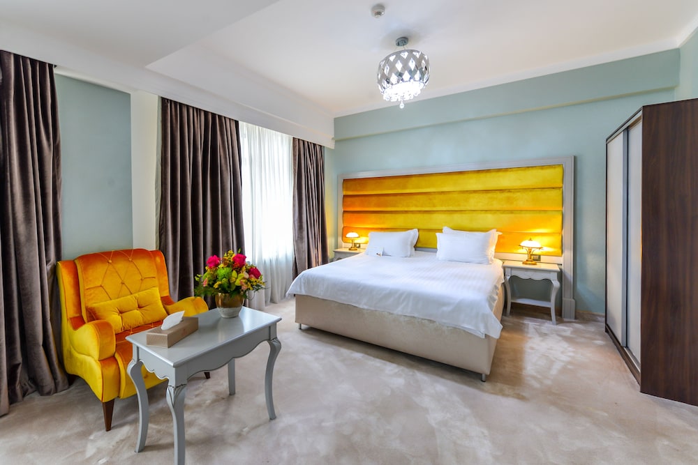 Phoenicia Grand Hotel 25/74