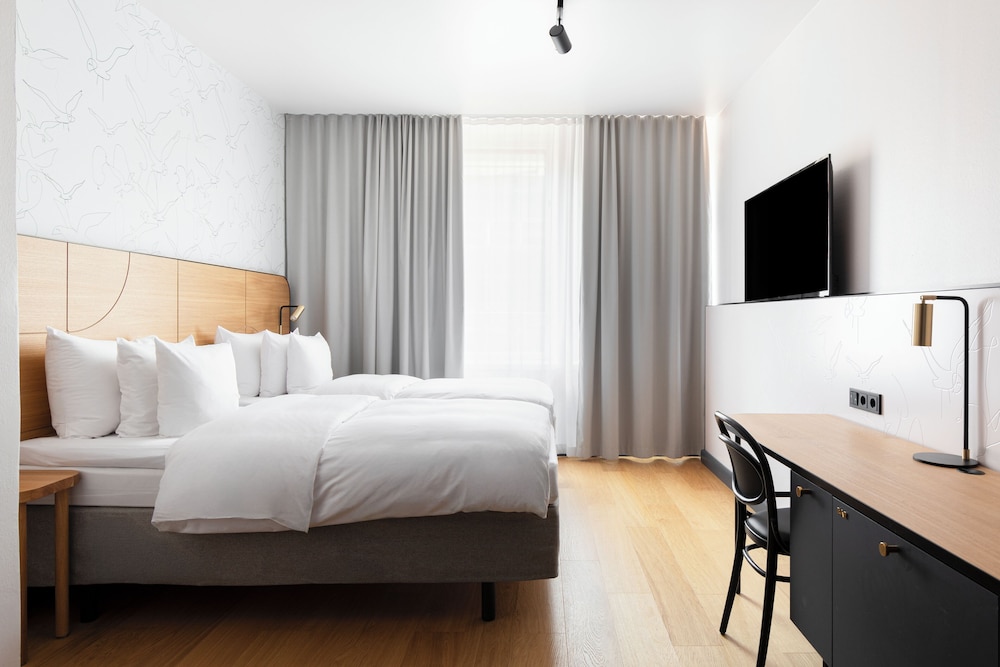 SOLO, TWIN BEDS