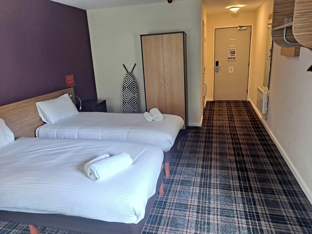 ROOM, TWIN BEDS