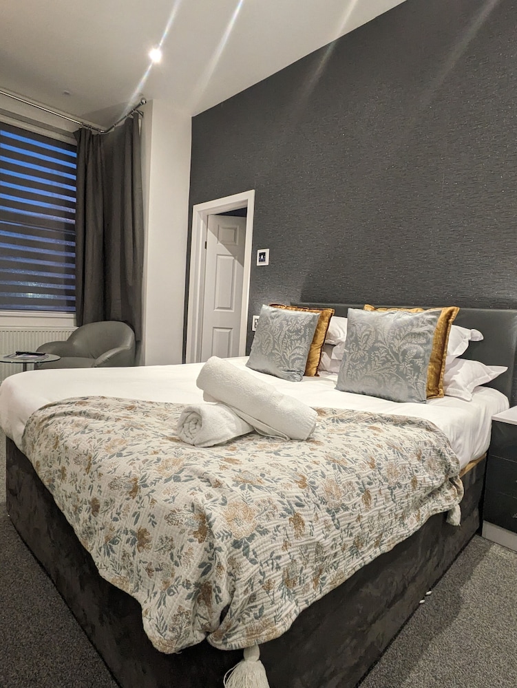 Hotel 33 17/50