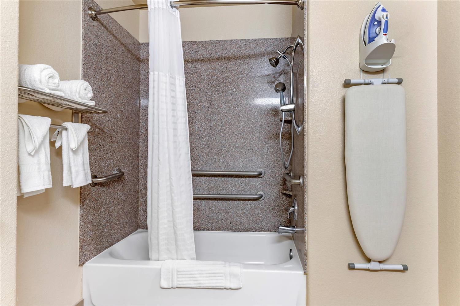 Comfort Inn & Suites Navasota 28/28