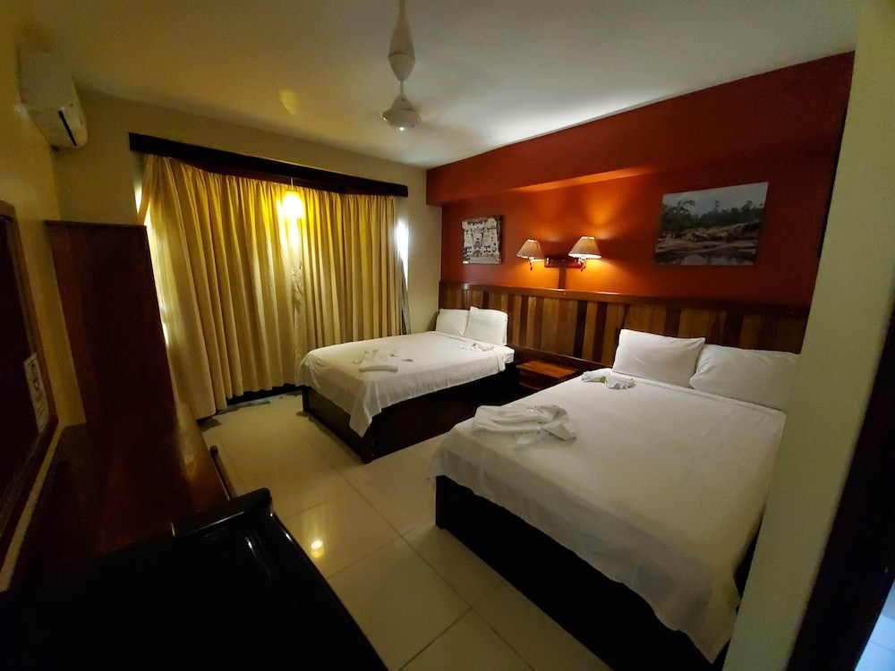 Caye Caulker Plaza Hotel 35/57