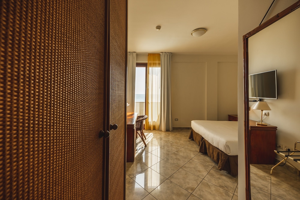 Ara Solis Hotel 46/78