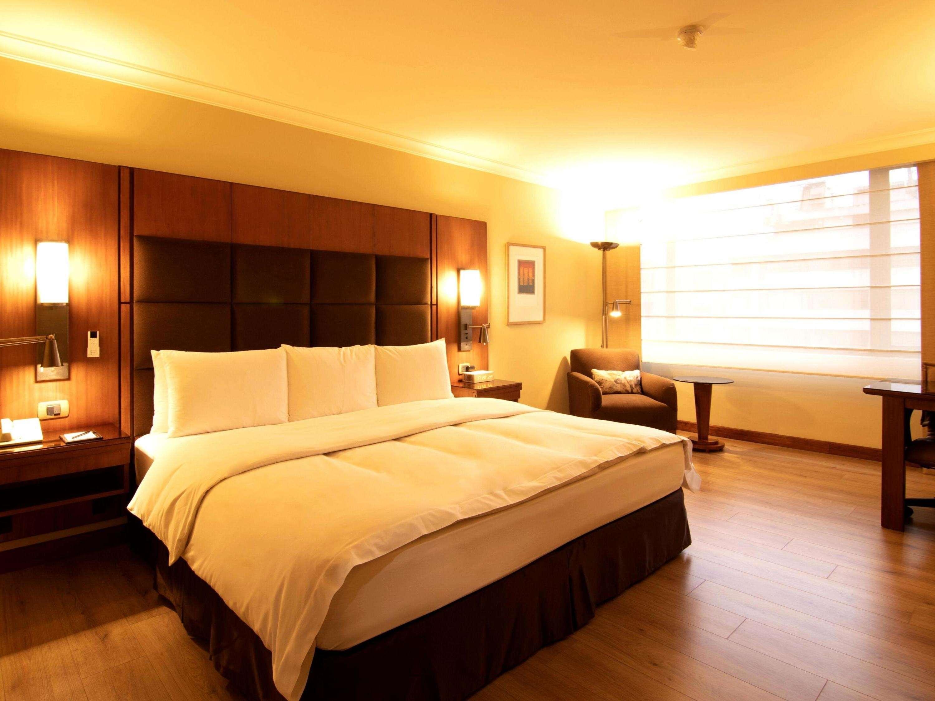 PREMIER, KING BED