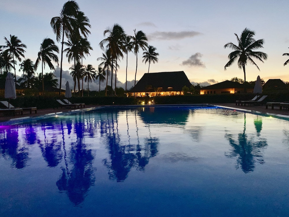 The Sands Beach Resort, Zanzibar 70/72