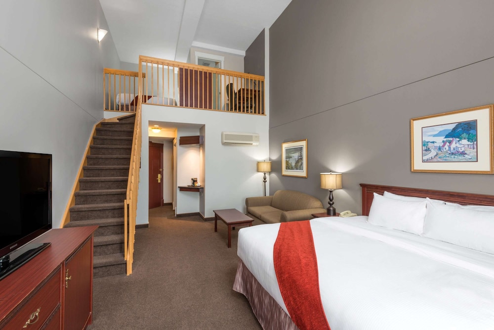 Loft, Suite, Queen Bed
