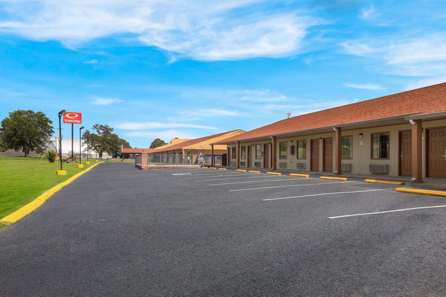 Econo Lodge Cornersville I-65 37/46