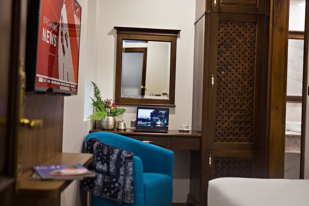 Maro Hotel 21/71