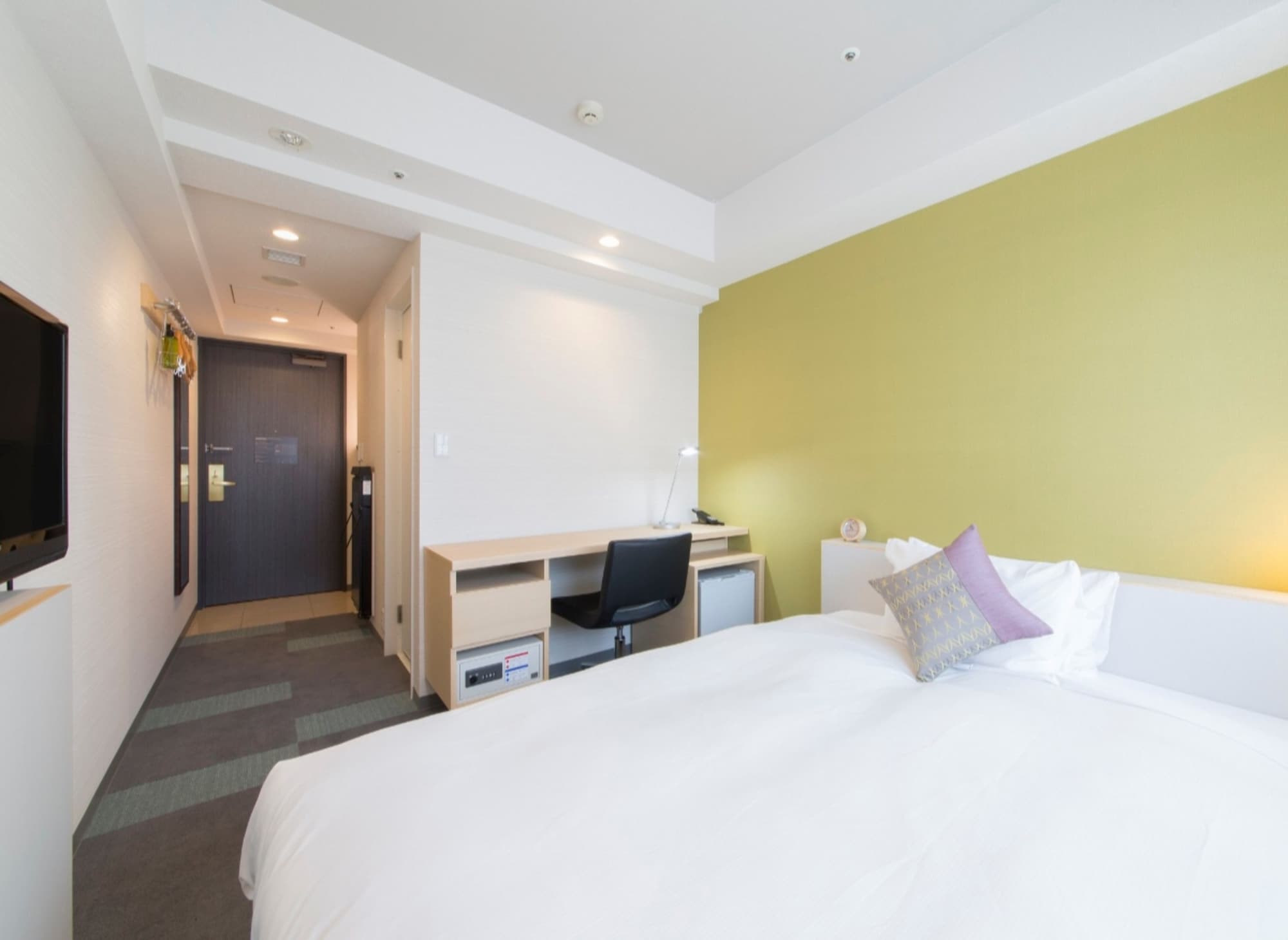 MODERATE, SINGLE, DOUBLE BED, LAUNDRY