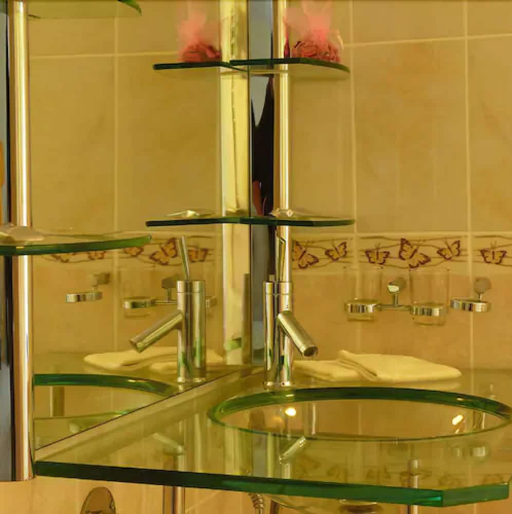 DeSalis Hotel London Stansted 20/20