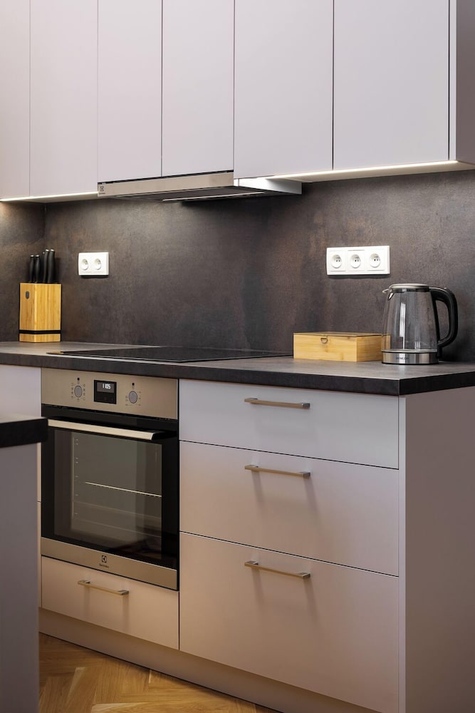 Apartments by BHG 3/48