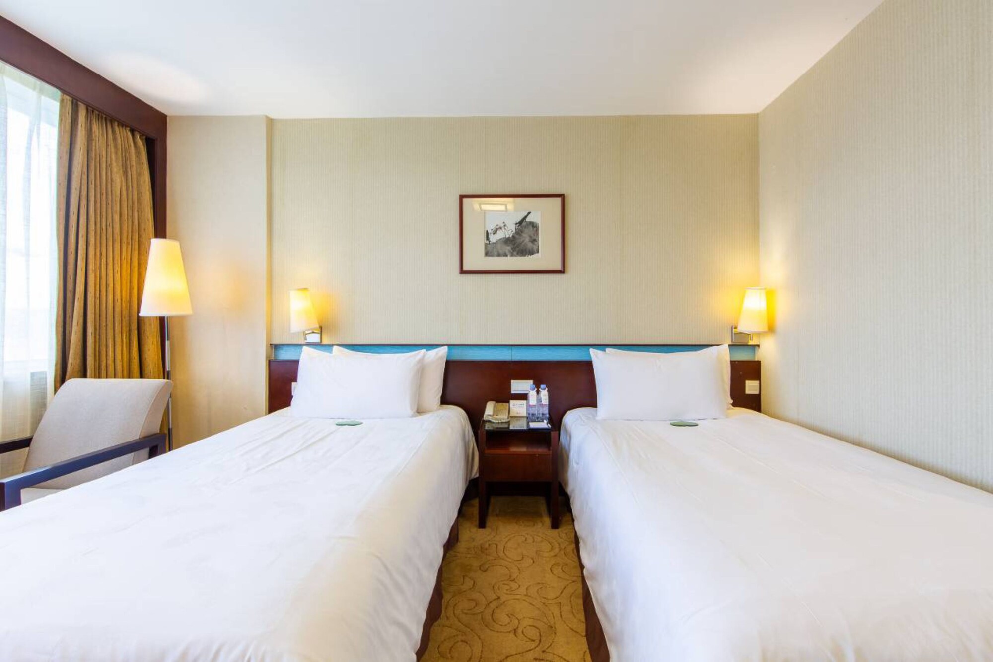 EXECUTIVE, TWIN BEDS