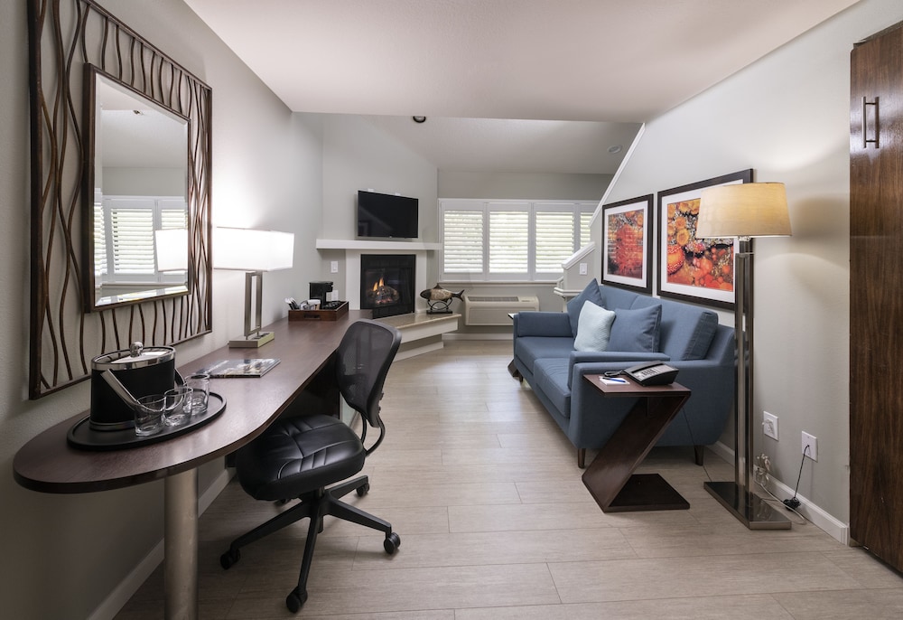 Mariposa Inn And Suites 26/40
